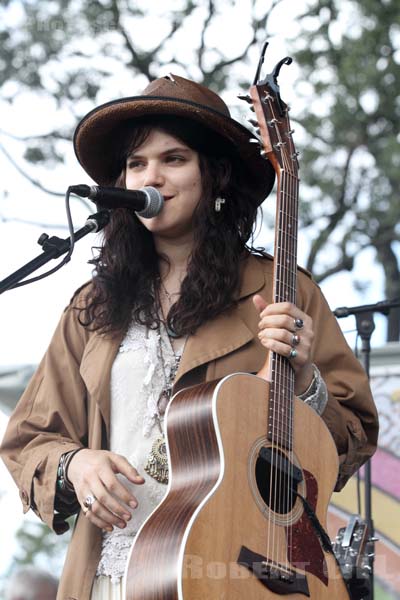 SOKO - 2011-09-11 - PARIS - Parc de Bagatelle - 